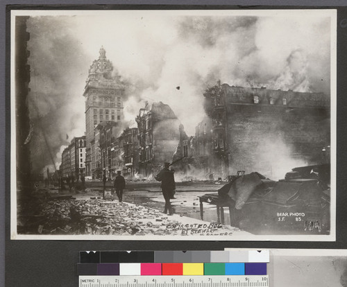 [Market St. near Fourth St. during burning of Call Building, left.]