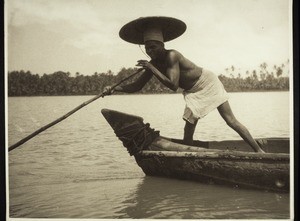 Malabar: River boatsman working his pole