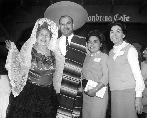 Consuelo Bonzo with a man and two women in front of La Golondrina