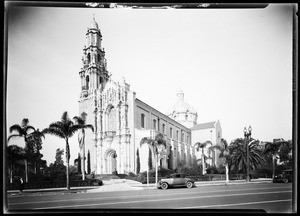 Exterior view of St. Vincent's Roman Catholic Church on the corner of Adams Boulevard and Figueroa Street