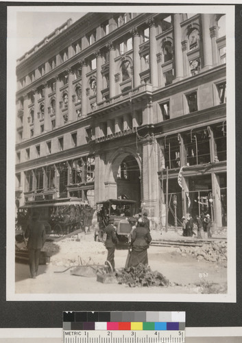 [Street scene in front of The Emporium department store. Market St. between Fourth and Fifth Sts.]