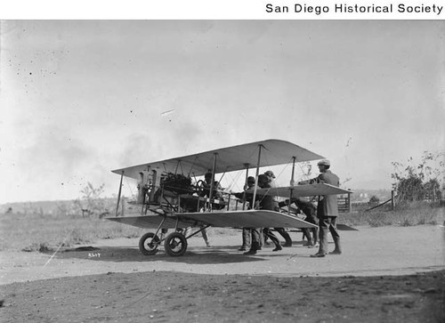 Men assisting Lincoln Beachey's attempt to fly a Curtiss tractor plane
