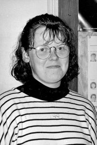 Birgitte Malmkjær Nielsen. Volontør i Dansk Santalmission og udsendt til Den Lutherske Kirke/LCP i Filippinerne, 1994-95. Arbejdssted: Den børnehave i Manila, som Karin Brandholt var med til at starte i 1992. (Senere genudsendt: 8/1998-2/1999)