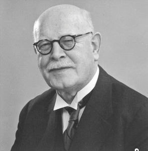 Pastor Eilert Mortensen, Sekretær. Død 1944. foto:1942