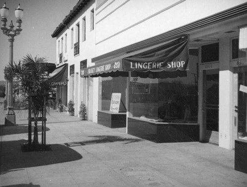 Storefronts on Beverly Boulevard