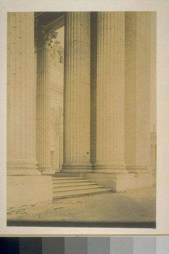H441. [Colonnade, pavilion of Palace of Transportation, Court of the Universe. Arch of the Rising Sun in distance.]
