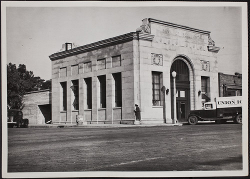 TBeaumont's 2nd Bank Building, erected in 1923. Northeast corner of 5th and California