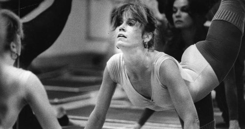 Jane Fonda leads exercise class