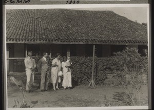Familie Schiess & Miss. Schuler in Hubli 1929