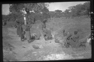 Water carriers, Mozambique, ca. 1933-1939