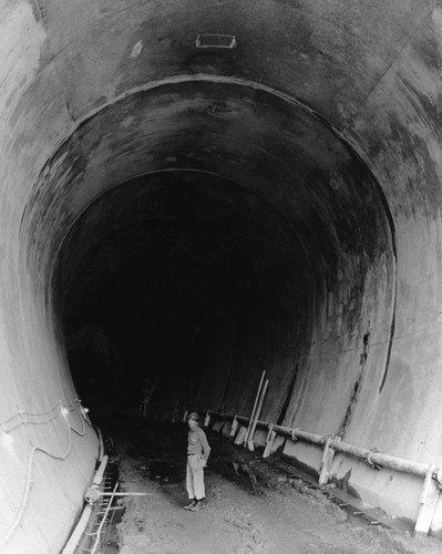 Shasta Dam: Bypass tunnel under construction