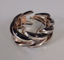 Silver and onyx bracelet