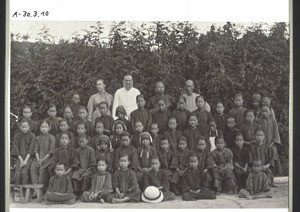 Girls' boarding school in Longheu (China). The Lörchers. 1903