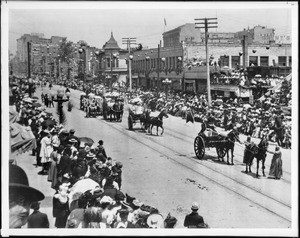 Spring Street north from Ninth Street during the La Fiesta Parade, ca.1906