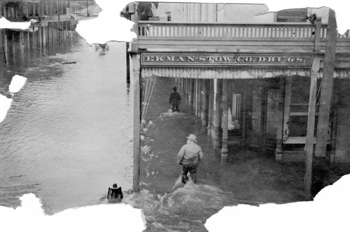Corner of Montgomery and Myers Streets, During the flood in Oroville, 1907