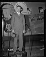 Robert M. Hutchins arrives in California, Los Angeles, circa 1935