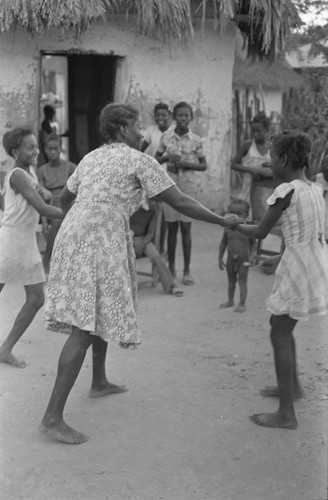 Girls boxing outdoors, San Basilio del Palenque, ca. 1978