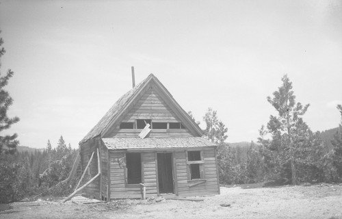 Abandoned residence in St. Louis, Sierra County, California, SV-491
