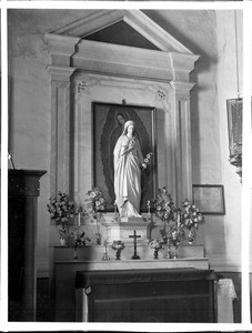 Statue of "La Reina de Los Angeles" at the Plaza Mission, Los Angeles, ca.1903