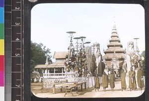 Buddhist monks in front of pagoda, Myanmar, s.d