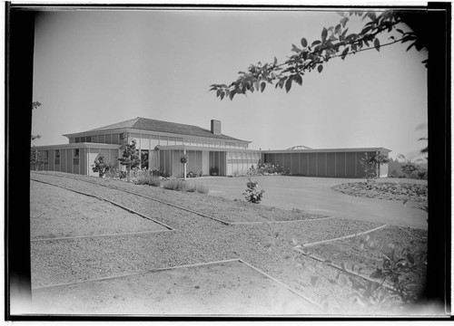 Shaw, Lawrence, residence. Exterior and Landscaping