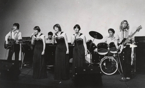 Singin' Trav'lers of Pepperdine University in performance, 1978