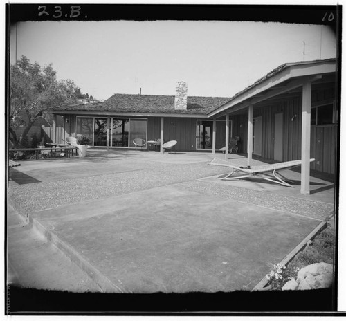 McLennan, Mr. and Mrs. Don W., residence. Outdoor living space
