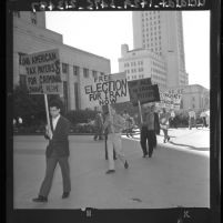 Iranian students picketing in front of Federal Building Los Angeles, Calif., 1962