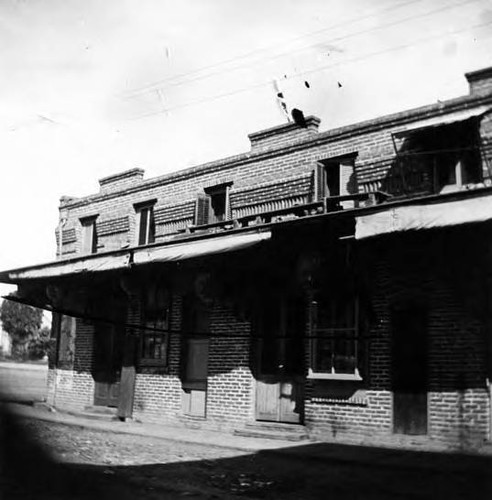 Los Angeles pool hall building extending from Ferguson Alley to the east end of Negro Alley