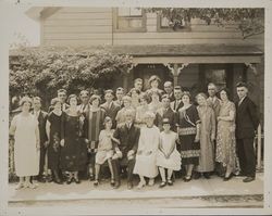 Extended family of Manuel and Jennie Borba on Florence Avenue