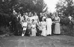 Missionaries and coworkers gathered in Madras. From left: Ejner Hoff,?,?,?,?, Estrid Hoff, Valb