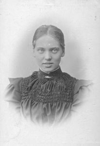 Emilie Nielsen f. Møller. Udrejst til I indien 1899. gift 8.januar 1901 med Villiam Nielsen