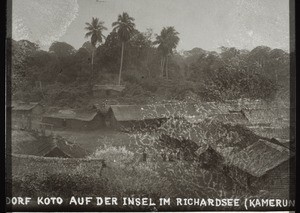 Dorf Koto auf der Insel im Richardsee (Kamerun)