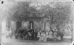 Children in front of the second Geyserville Grammar School
