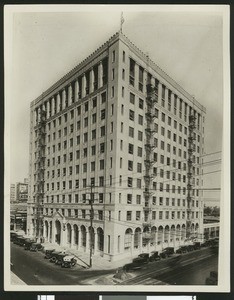 Exterior view of the Wilton & Cooper Dry Goods Company Building, January, 1927