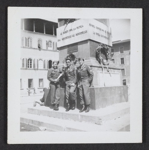 [three US soldiers standing by monument, Tots Kanada likely at center]
