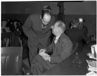 Dr. George K. Dazey and his attorney, Jerry Giesler, at the trial where Dr. Dazey is accused of the murder of his second wife, Doris S. Dazey, Los Angeles, 1939-1940