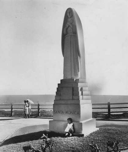 Statue of Santa Monica