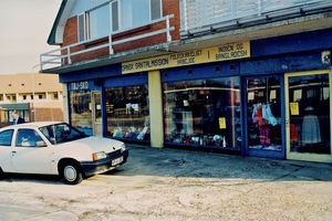 Genbrugsbutik, Dansk Santalmission, 1995. (Lokalitet?)
