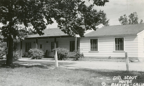 Photographic postcard of the Girl Scout House in Banning, California