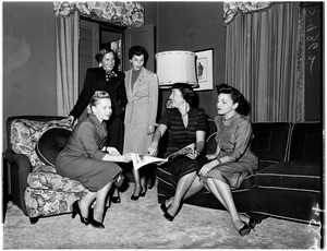 Freelanders planning fashion show, 1951