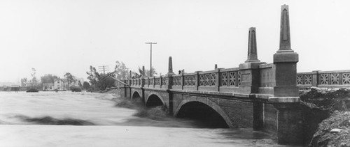 1916 flood with East Chapman Avenue Bridge, Orange, California