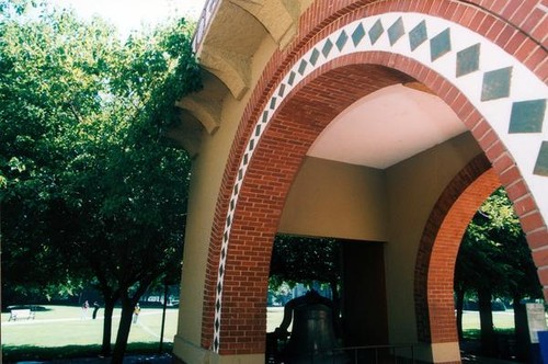 Arch on East side of Wahlquist South