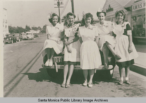 Volunteers of the American Women's Voluntary Services (A.W.V.S.) in Pacific Palisades, Calif
