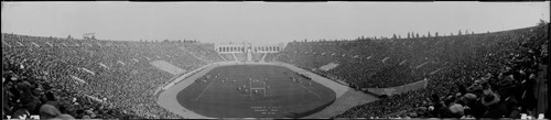 Football game, Stanford University and University of Southern California, Los Angeles Coliseum, Los Angeles. October 17, 1925