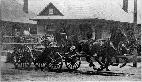 First fire engine 1885