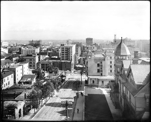 View of 4th Street looking southeast from Grand Avenue, showing the intersection of 4th Street and Olive Street (center), Los Angeles, ca.1913