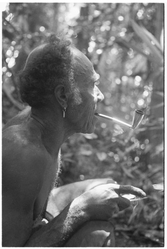 Folofo'u of Kwailala'e with his steel pipe made from WWII aircraft