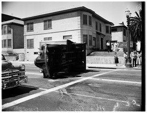 Car versus bakery truck at 8th Street and Coronado Street, 1952