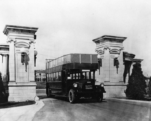 Double-decker bus, Fremont Place